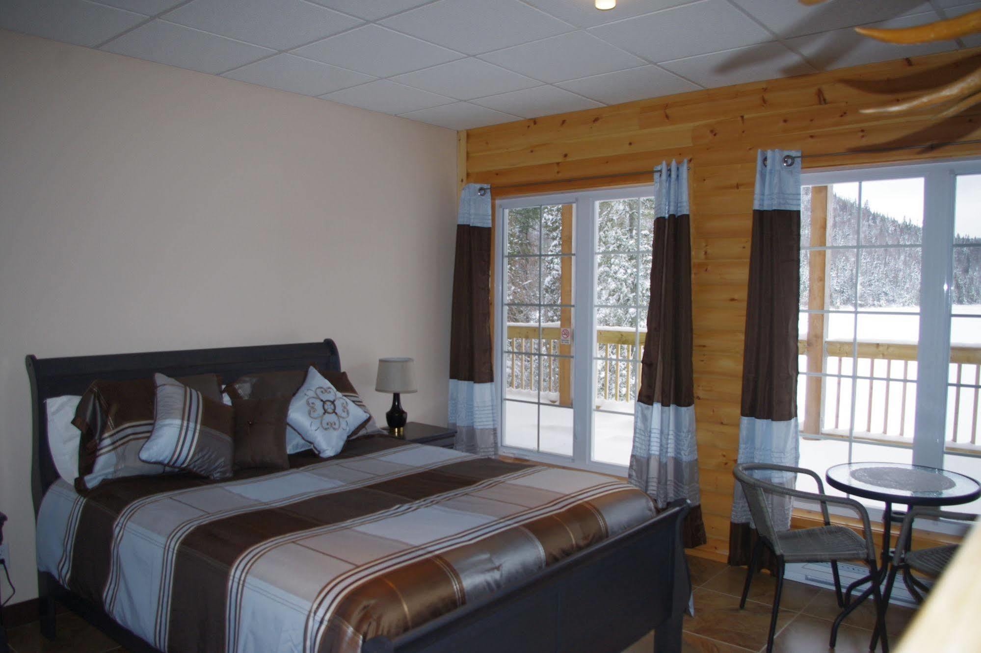 Auberge La Taniere Tadoussac Exterior foto